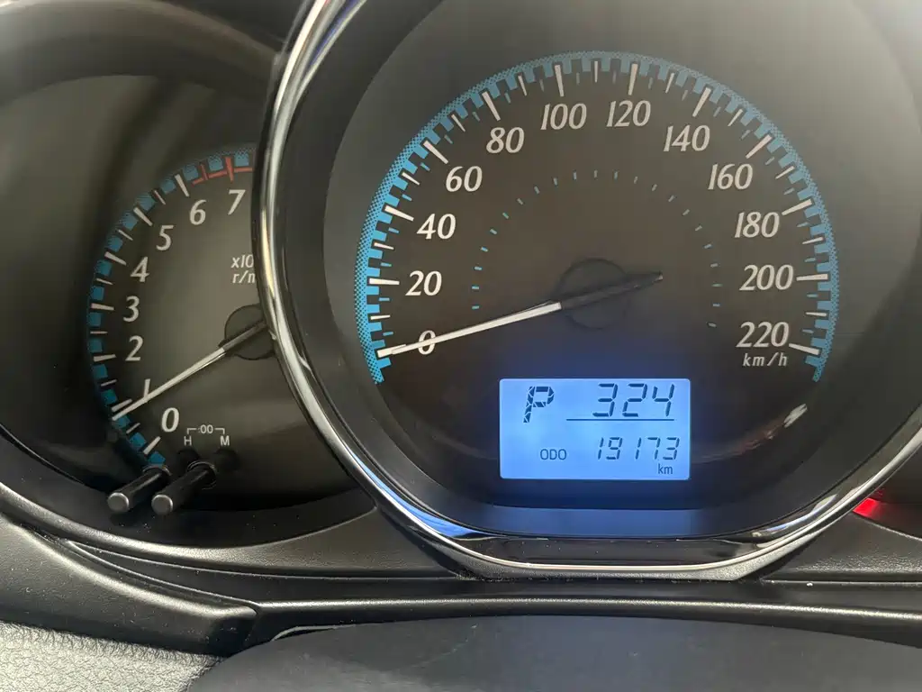 Toyota Yaris L — миниатюра 8