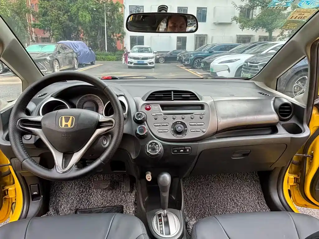 Honda Fit — миниатюра 6