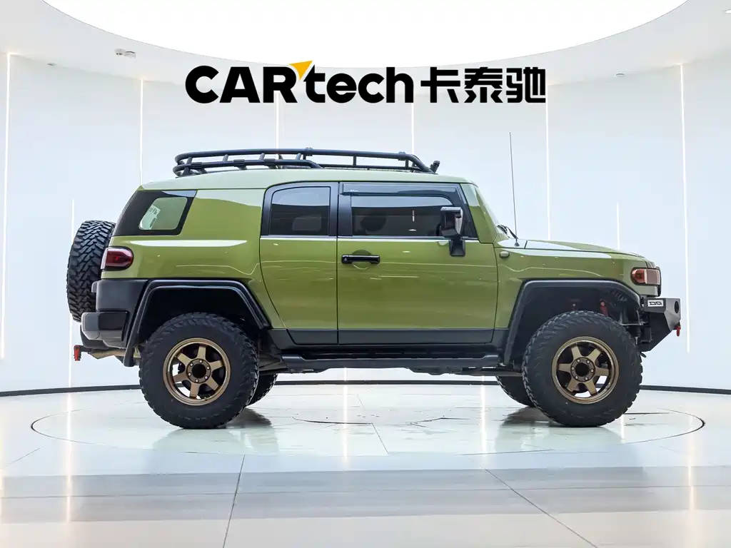 Toyota FJ Cruiser — миниатюра 7