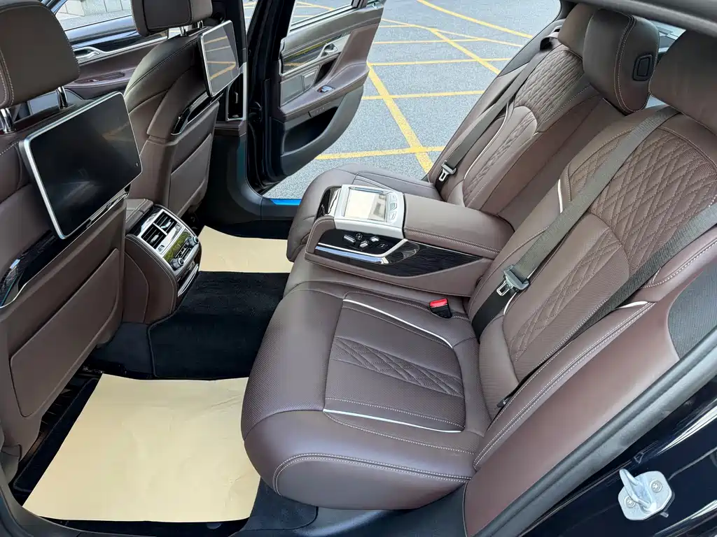 BMW 7 Series — миниатюра 16