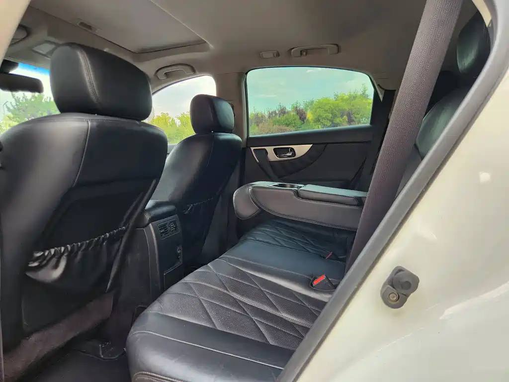 Infiniti QX70 — миниатюра 15
