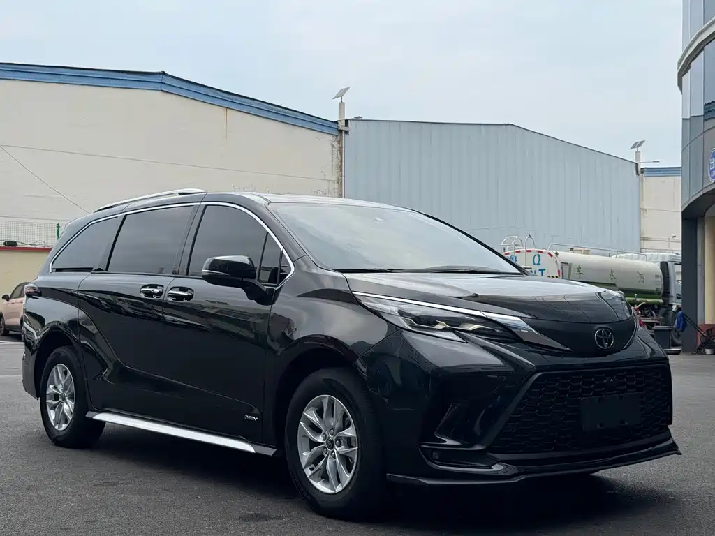Toyota Granvia — миниатюра 3