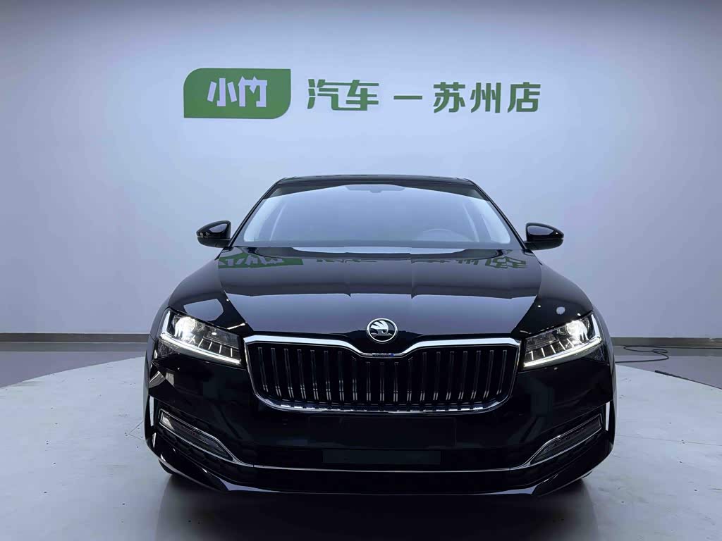 Skoda Superb 1.4 л 2023 г. Чёрный, пробег 31000 км