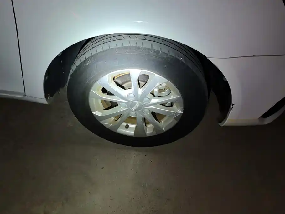 Geely Emgrand — миниатюра 6