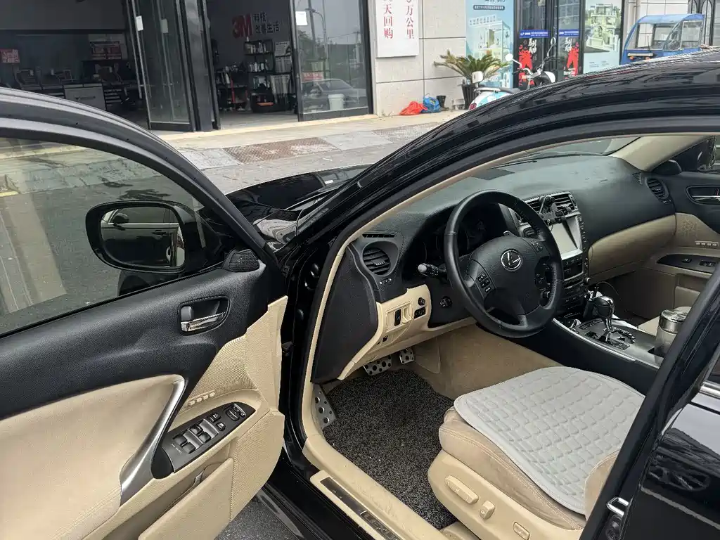 Lexus IS — миниатюра 5