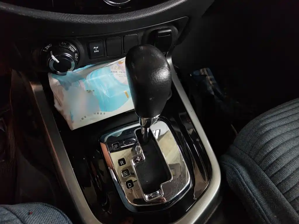 Nissan Terra — миниатюра 7