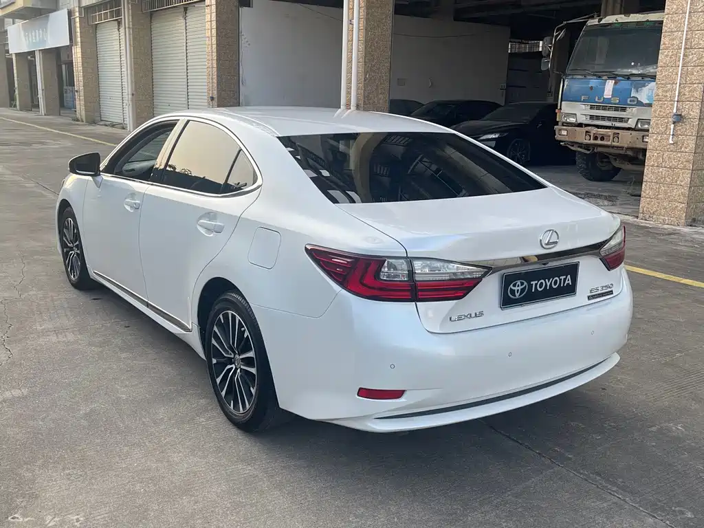 Lexus ES — миниатюра 4