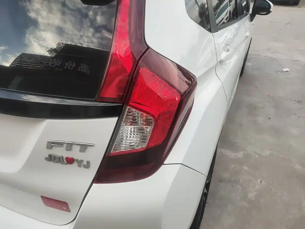 Honda Fit — миниатюра 8