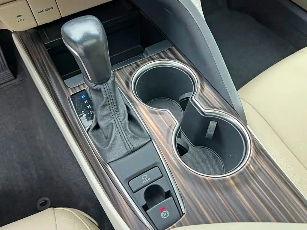 Toyota Camry — миниатюра 17