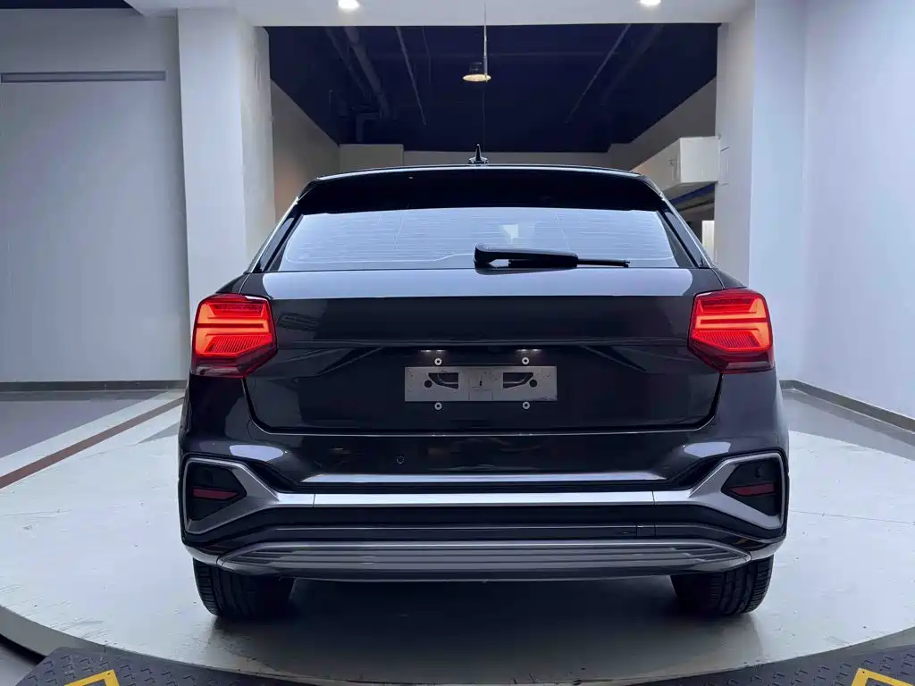Audi Q2L e-tron — миниатюра 5