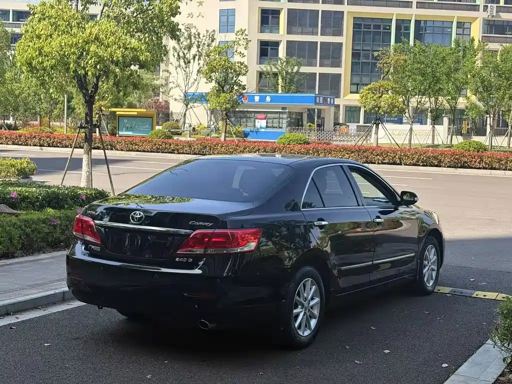 Toyota Camry — миниатюра 4