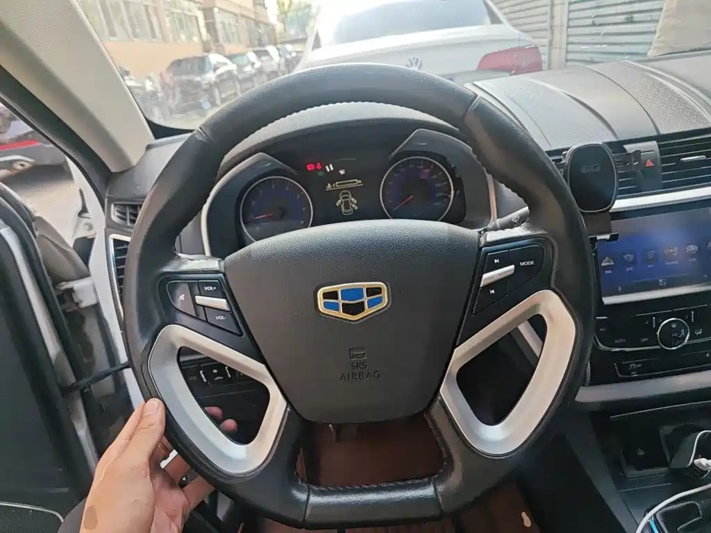 Geely Emgrand — миниатюра 11
