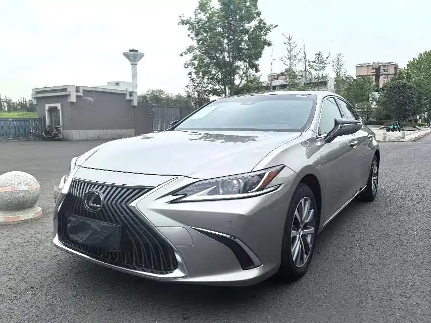 Lexus ES 2021