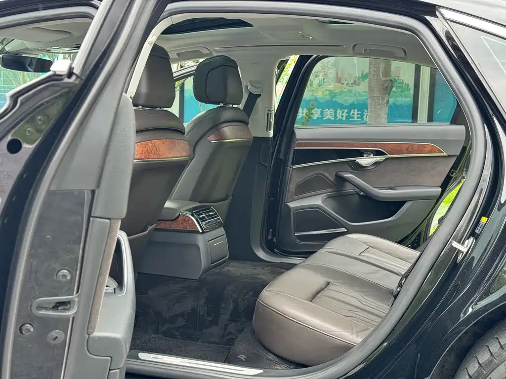 Audi A8 — миниатюра 7