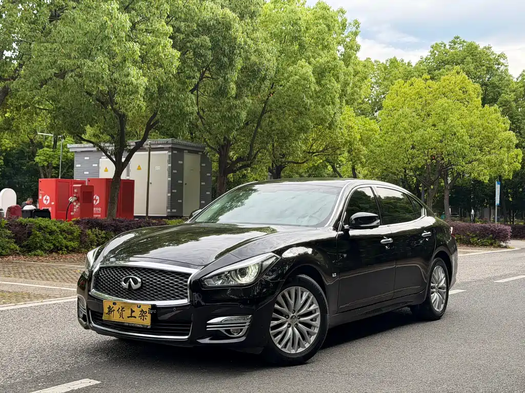Infiniti Q70 2018