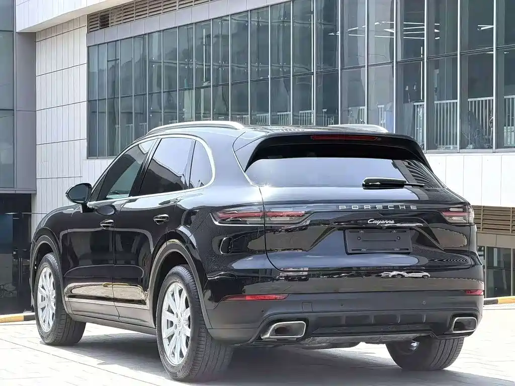 Porsche Cayenne — миниатюра 11