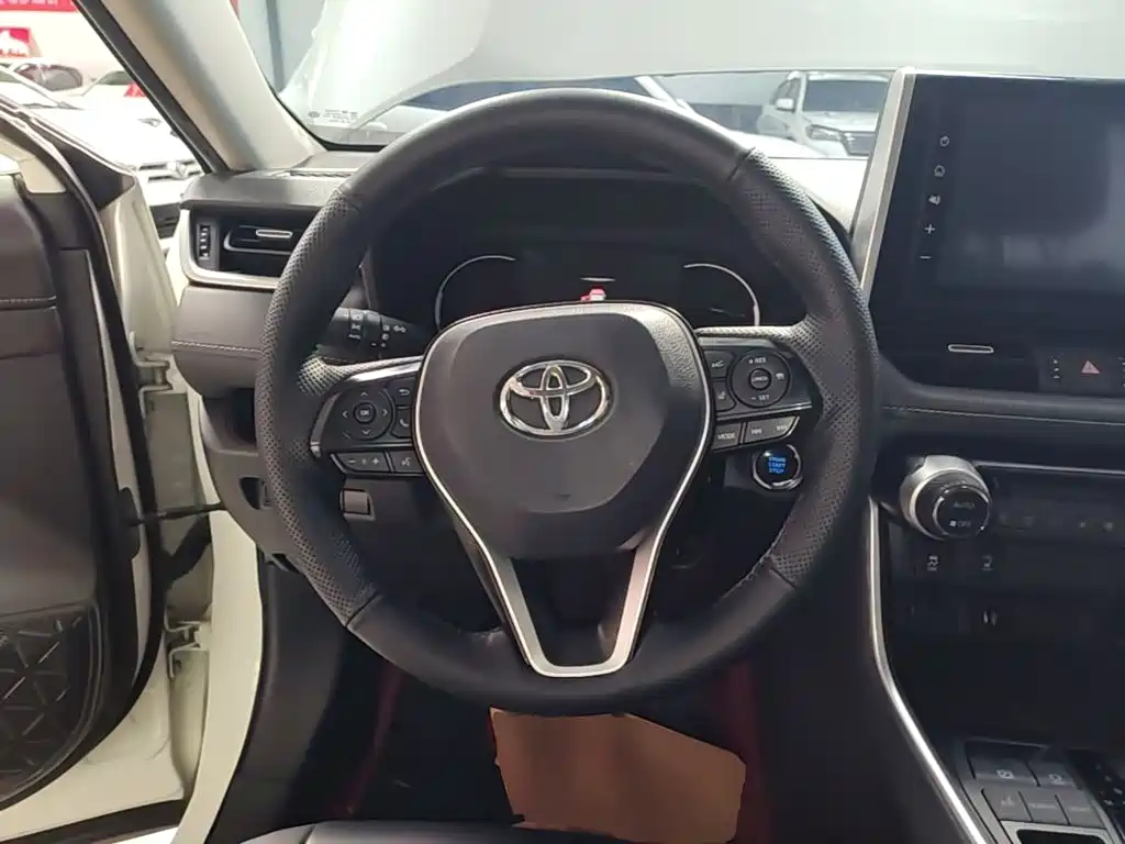Toyota RAV4 — миниатюра 11