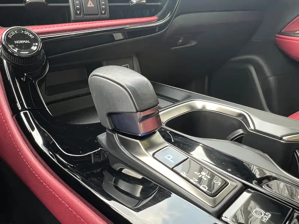 Lexus NX — миниатюра 7