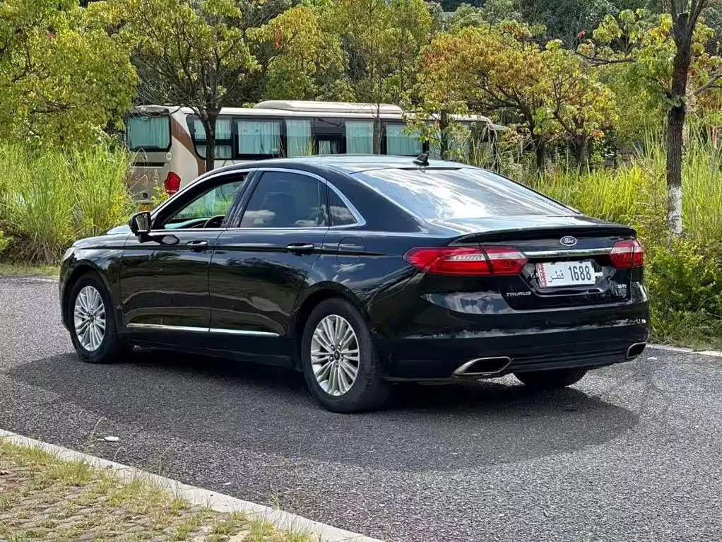 Ford Taurus — миниатюра 9