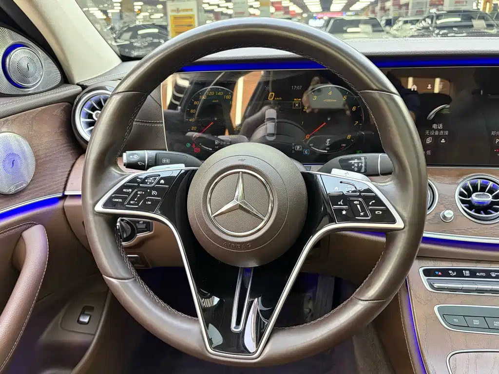 Mercedes-Benz E-Class — миниатюра 6