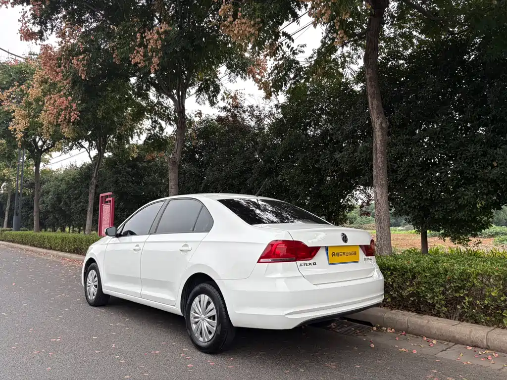 Volkswagen Santana — миниатюра 2