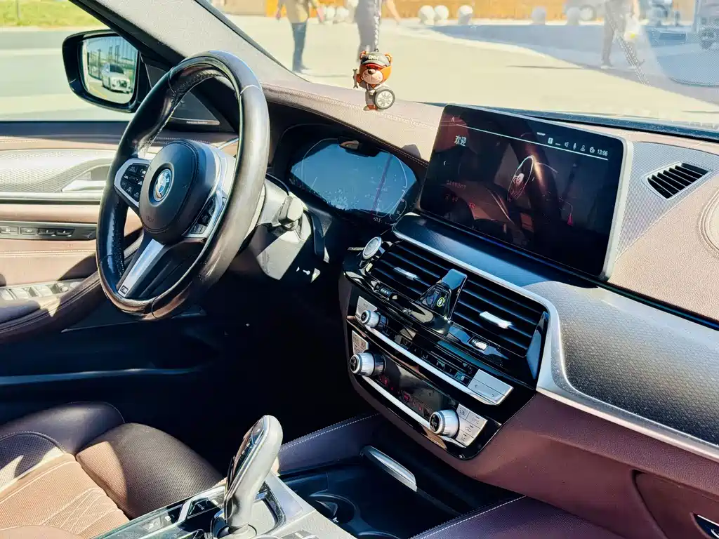 BMW 5 Series New Energy — миниатюра 11