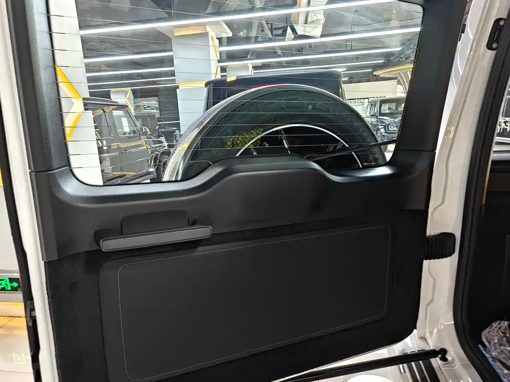 Mercedes-Benz G-Class — миниатюра 13