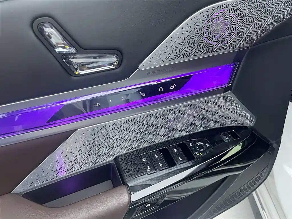 BMW i7 — миниатюра 10