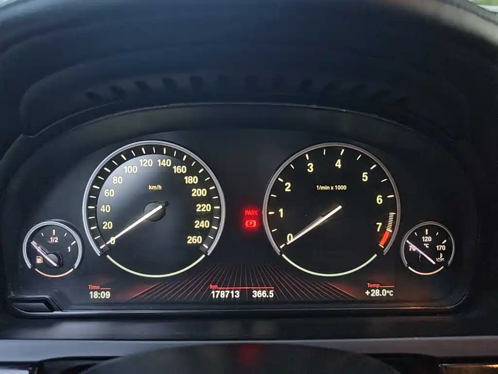 BMW 7 Series — миниатюра 21