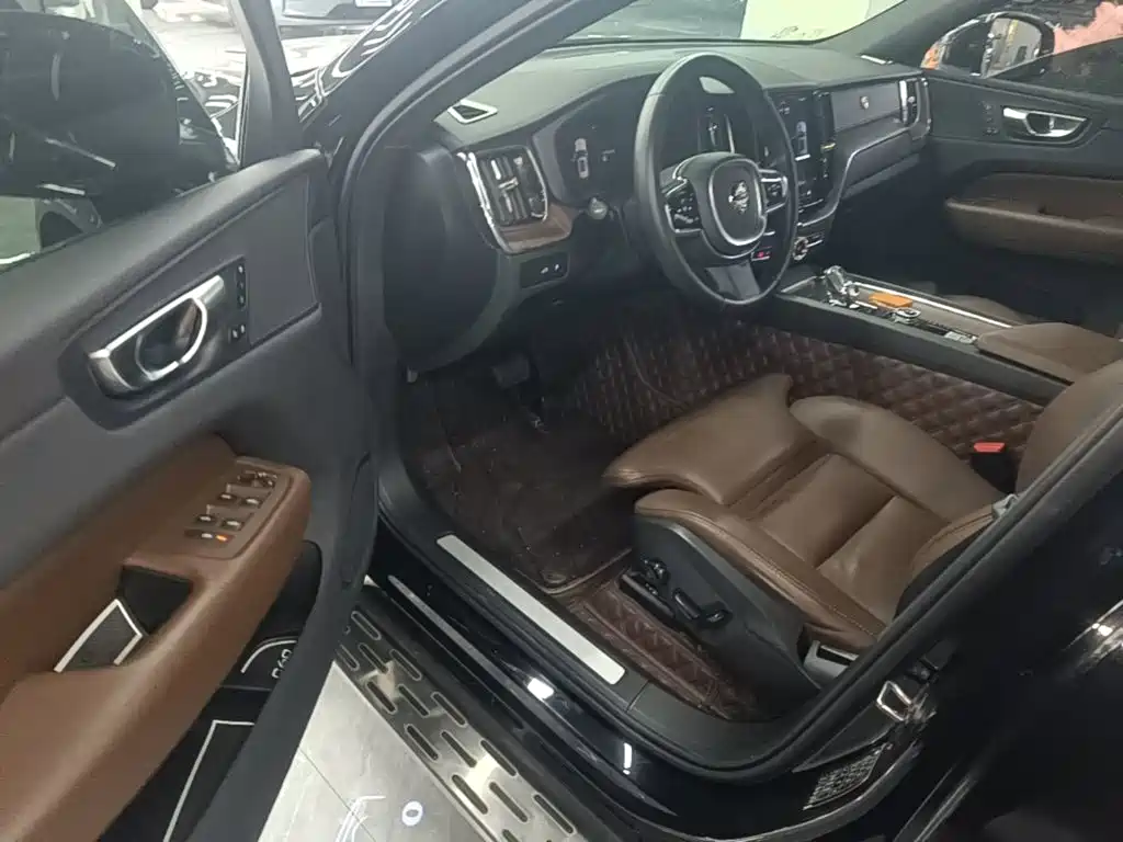Volvo XC60 PHEV — миниатюра 16
