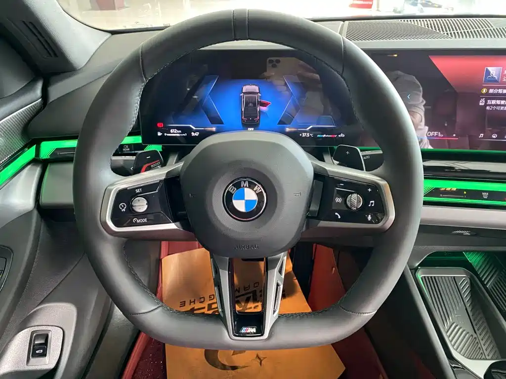 BMW 5 Series — миниатюра 10