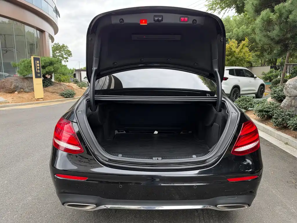 Mercedes-Benz E-Class — миниатюра 14