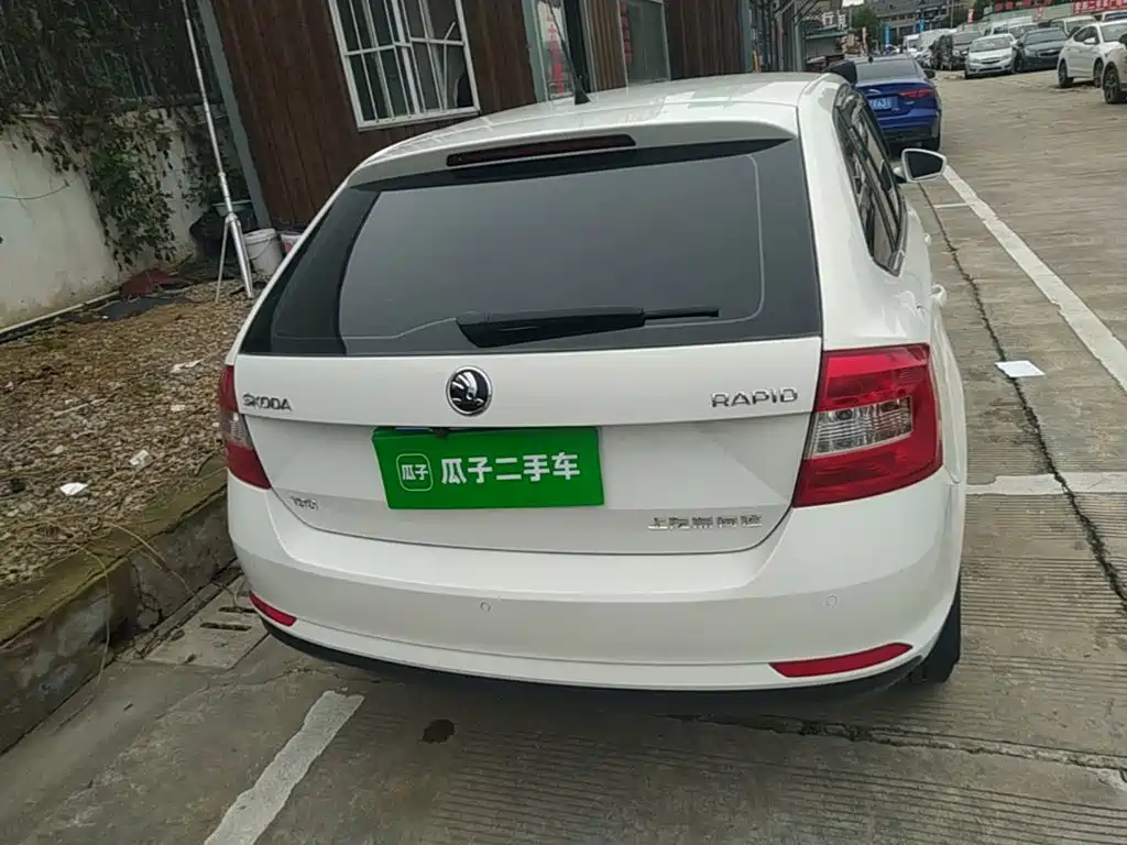 Skoda Rapid Spaceback — миниатюра 6