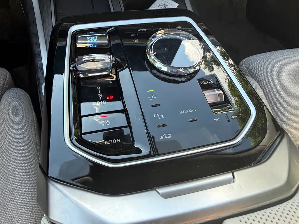 BMW i7 — миниатюра 10