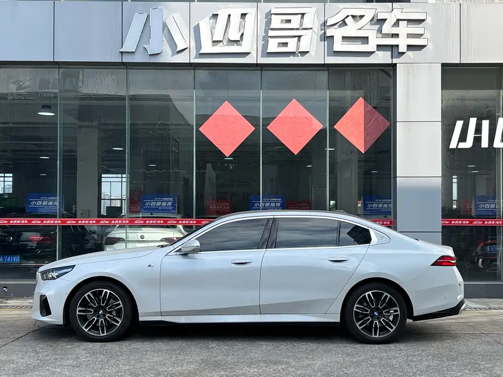 BMW 5 Series — миниатюра 3