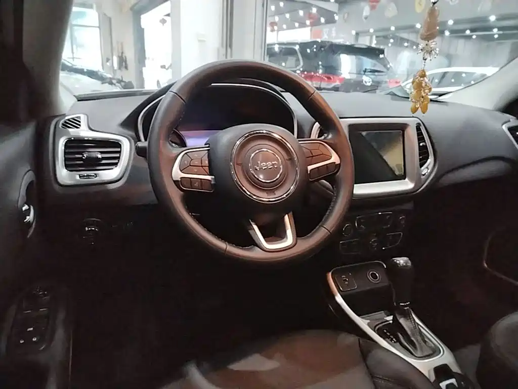 Jeep Compass — миниатюра 11