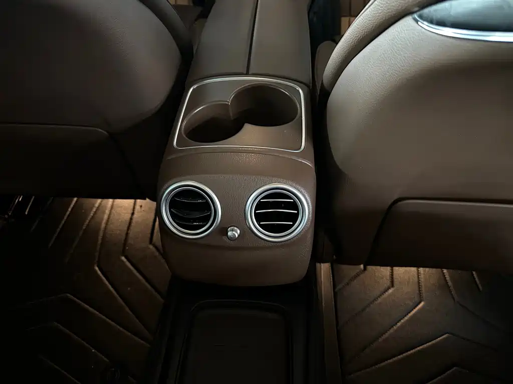 Mercedes-Benz E-Class — миниатюра 17