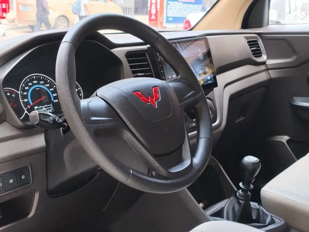Wuling Hongguang V — миниатюра 10
