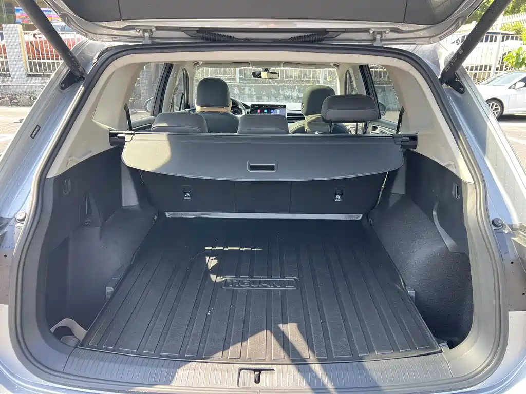 Volkswagen Tiguan L — миниатюра 17