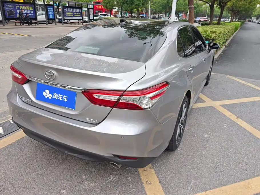 Toyota Camry — миниатюра 3