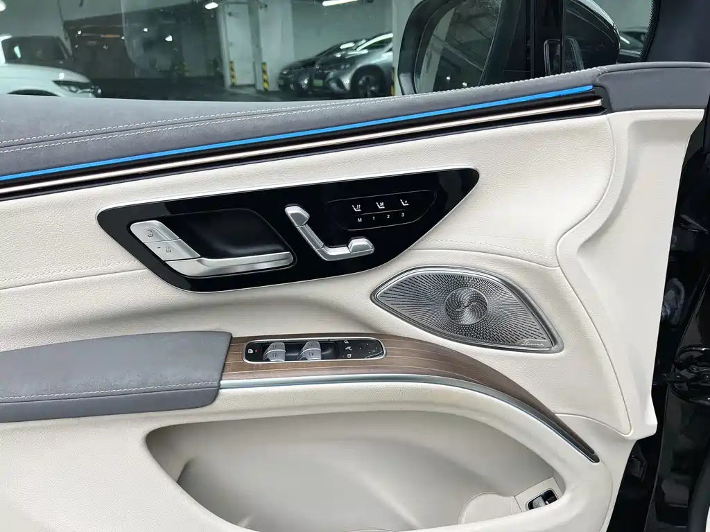 Mercedes-Benz EQS SUV — миниатюра 10
