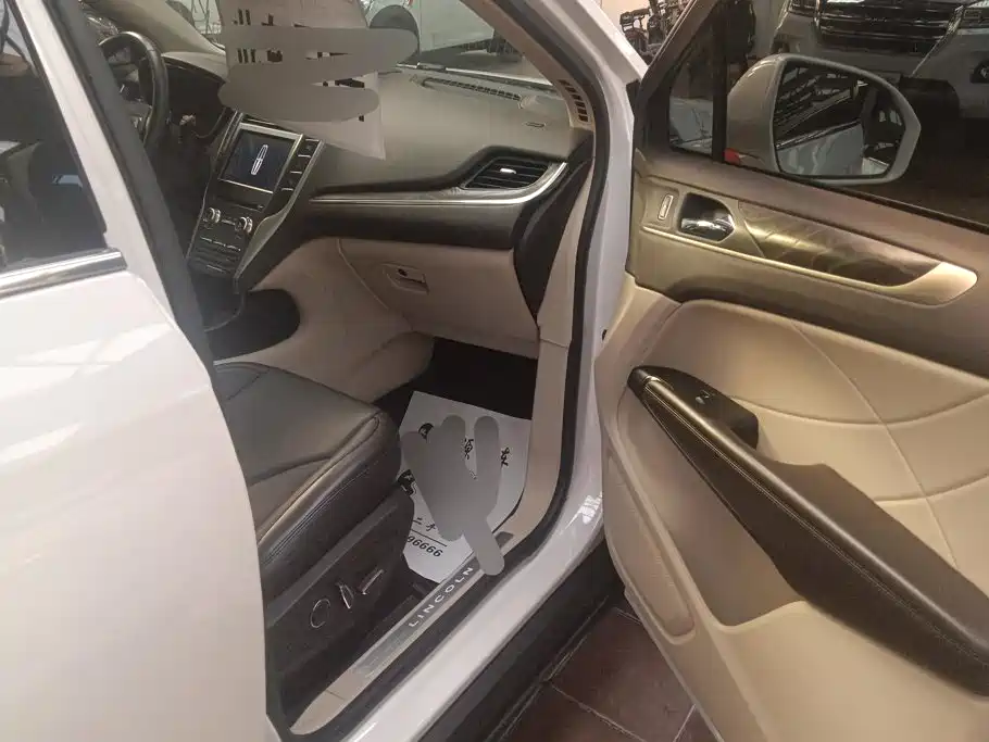 Lincoln MKC — миниатюра 8