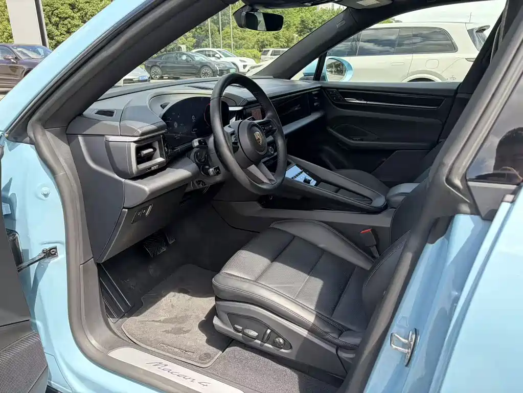 Porsche Macan EV — миниатюра 10