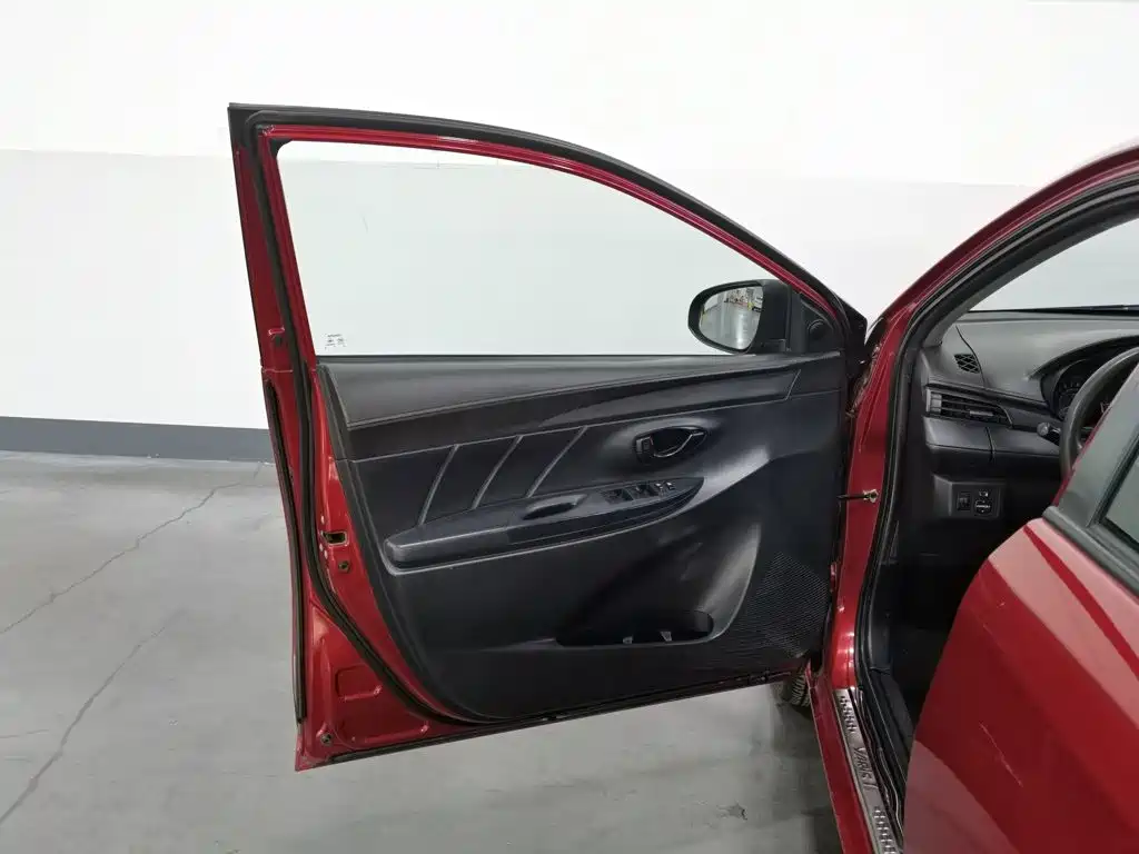 Toyota Yaris L — миниатюра 8