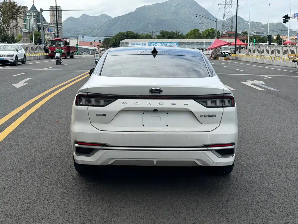 Ford Mondeo — миниатюра 18
