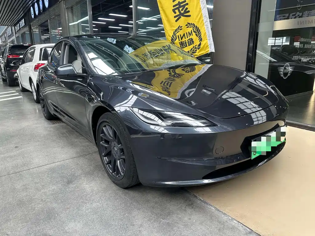 Tesla Model 3 — миниатюра 3