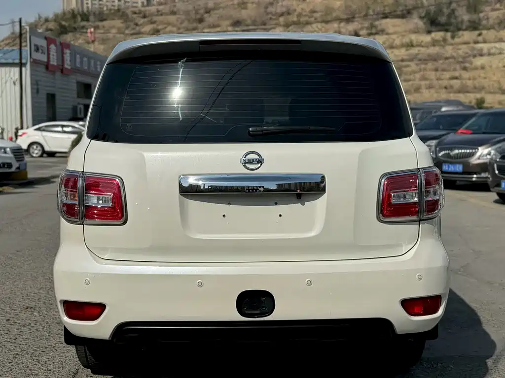 Nissan Patrol — миниатюра 8