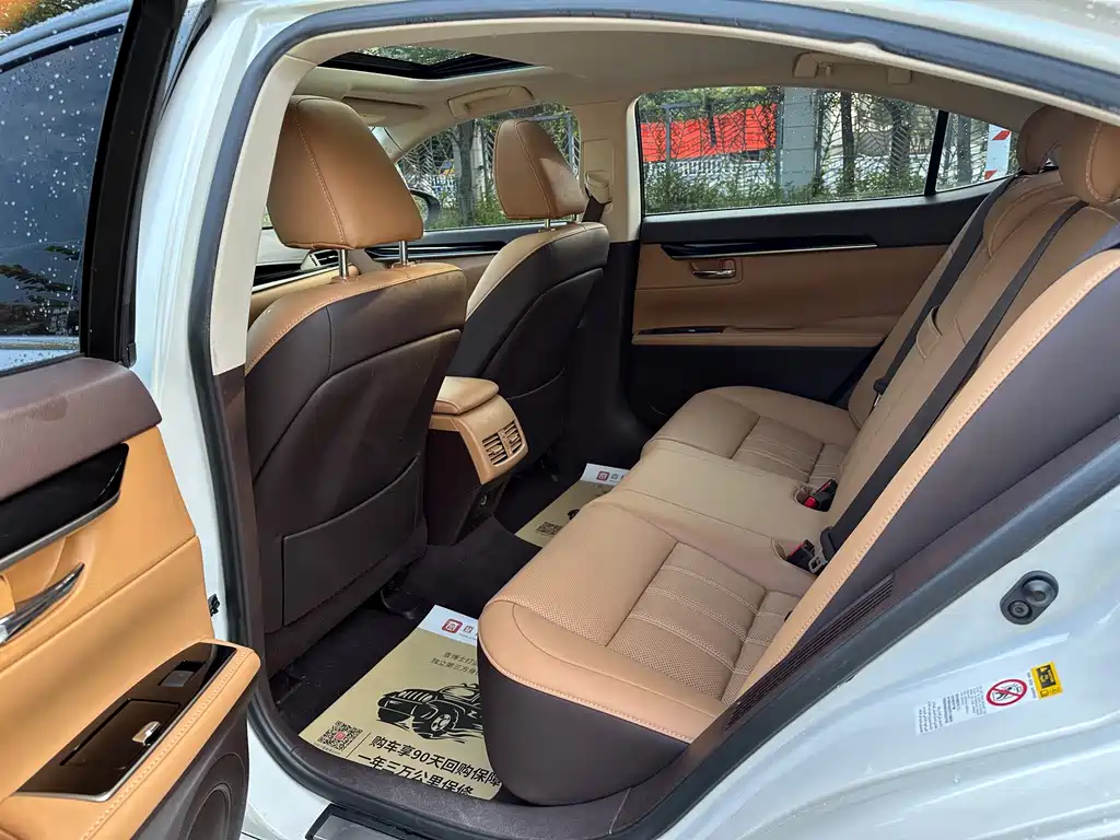 Lexus ES — миниатюра 8