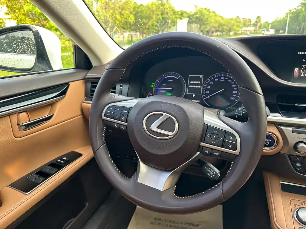 Lexus ES — миниатюра 10
