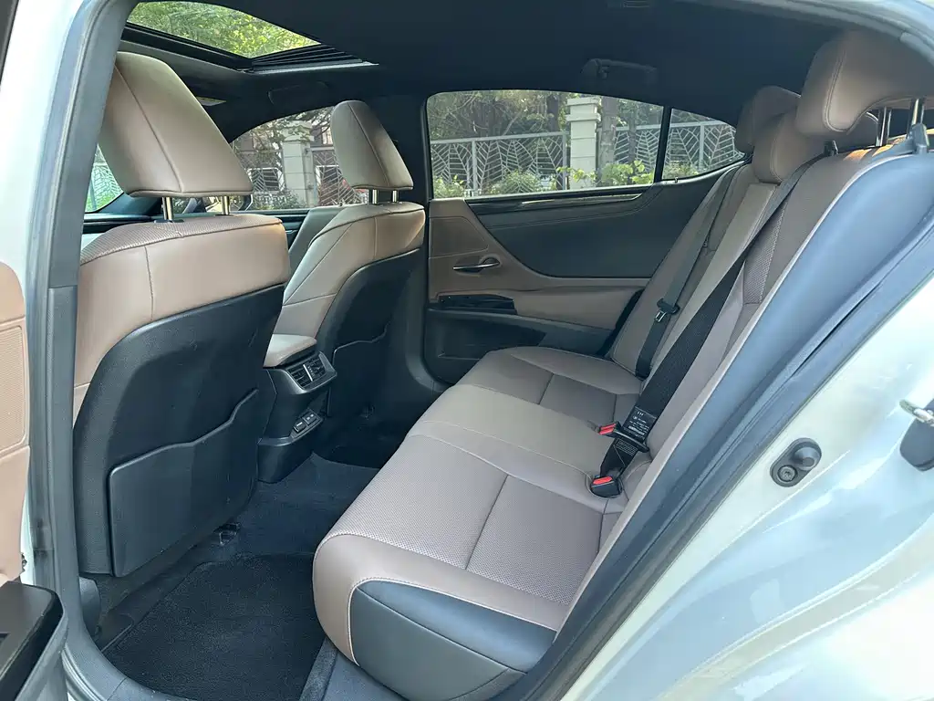 Lexus ES — миниатюра 8
